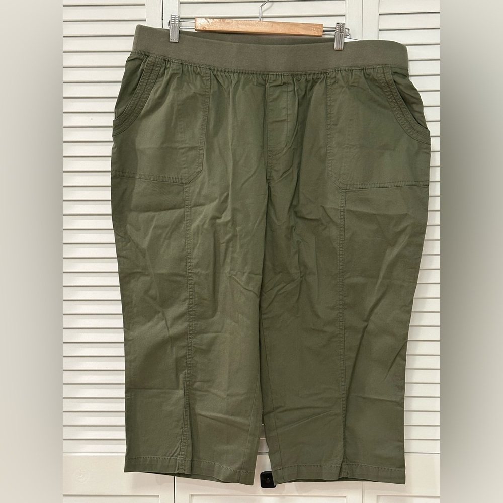Catherines Capris NWT